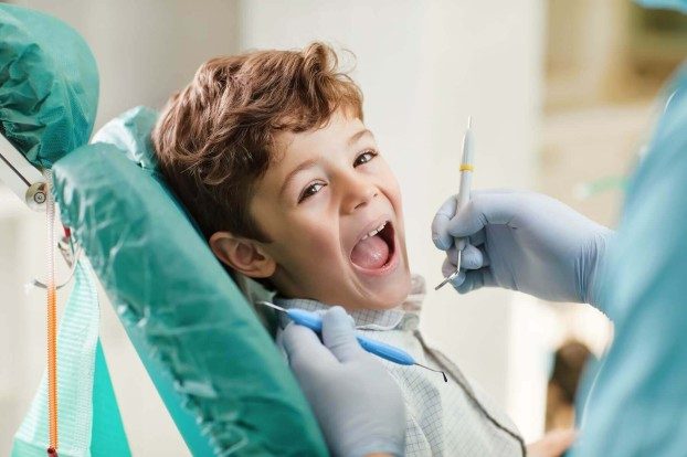 Maxilar esculpido': dentista faz alerta para perigo de exercícios